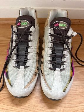 Nike Sneaker with Neon Green Insole